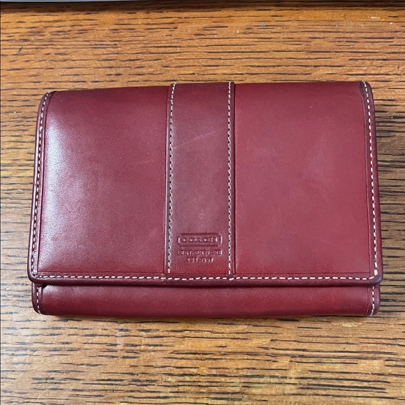 Vintage Coach Red Leather Hamptons Compact Wallet - Picture 1 of 17